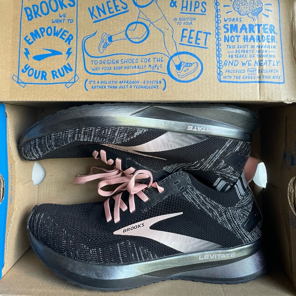 Brook’s Levitate 4 Women's Sneakers